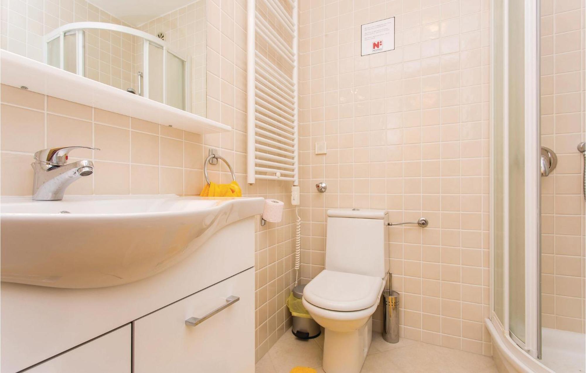 Amazing Apartment In Njivice With Wifi Εξωτερικό φωτογραφία